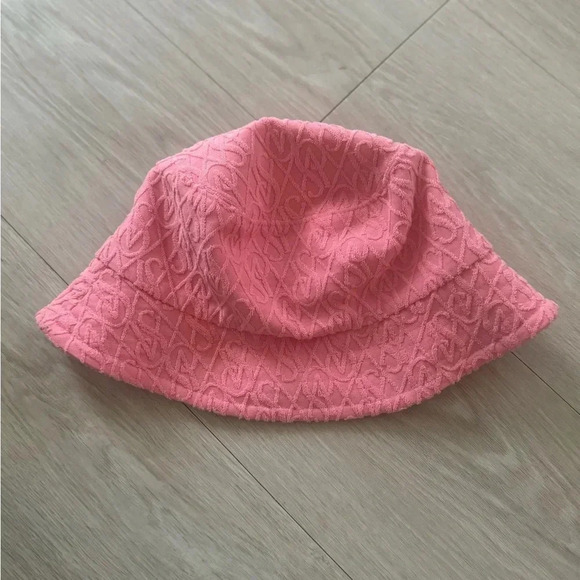 Victoria’s Secret Teddy Bucket Hat - Picture 2 of 5